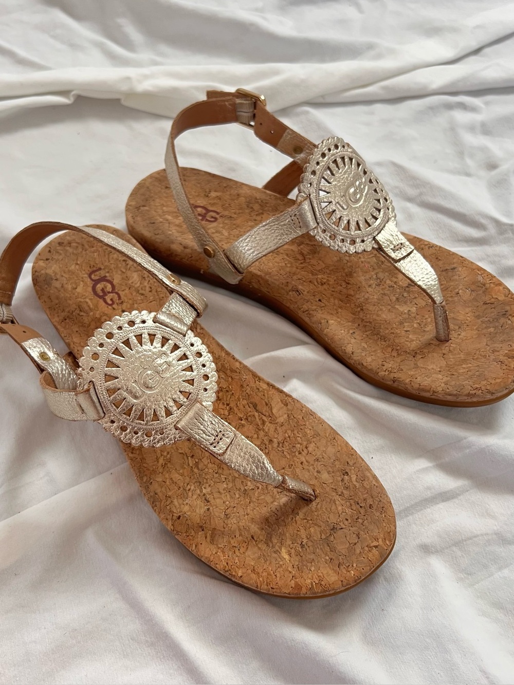 UGG Ayden II women's flat Gold sandal with Gold medallion // size 7